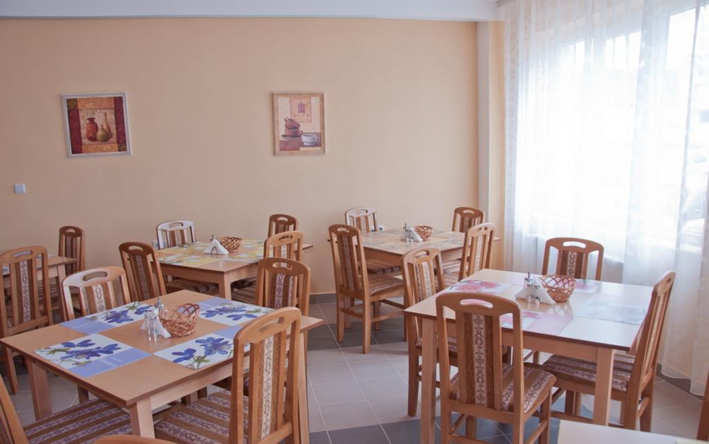 Garni Hotel Alma Pirot Exterior photo
